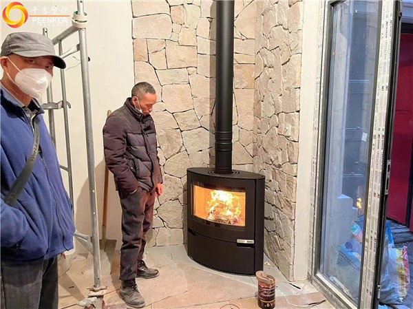 上海中海九峯里別墅丹麥進(jìn)口壁爐Aduro 15安裝.jpg