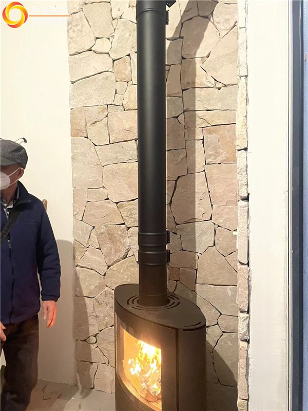 上海中海九峯里別墅丹麥進(jìn)口壁爐Aduro 15安裝.jpg